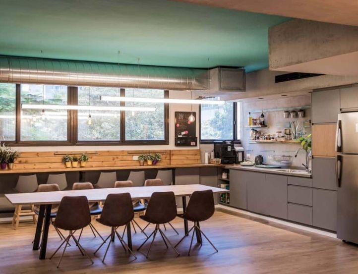 שולחן ישיבות ELIZA