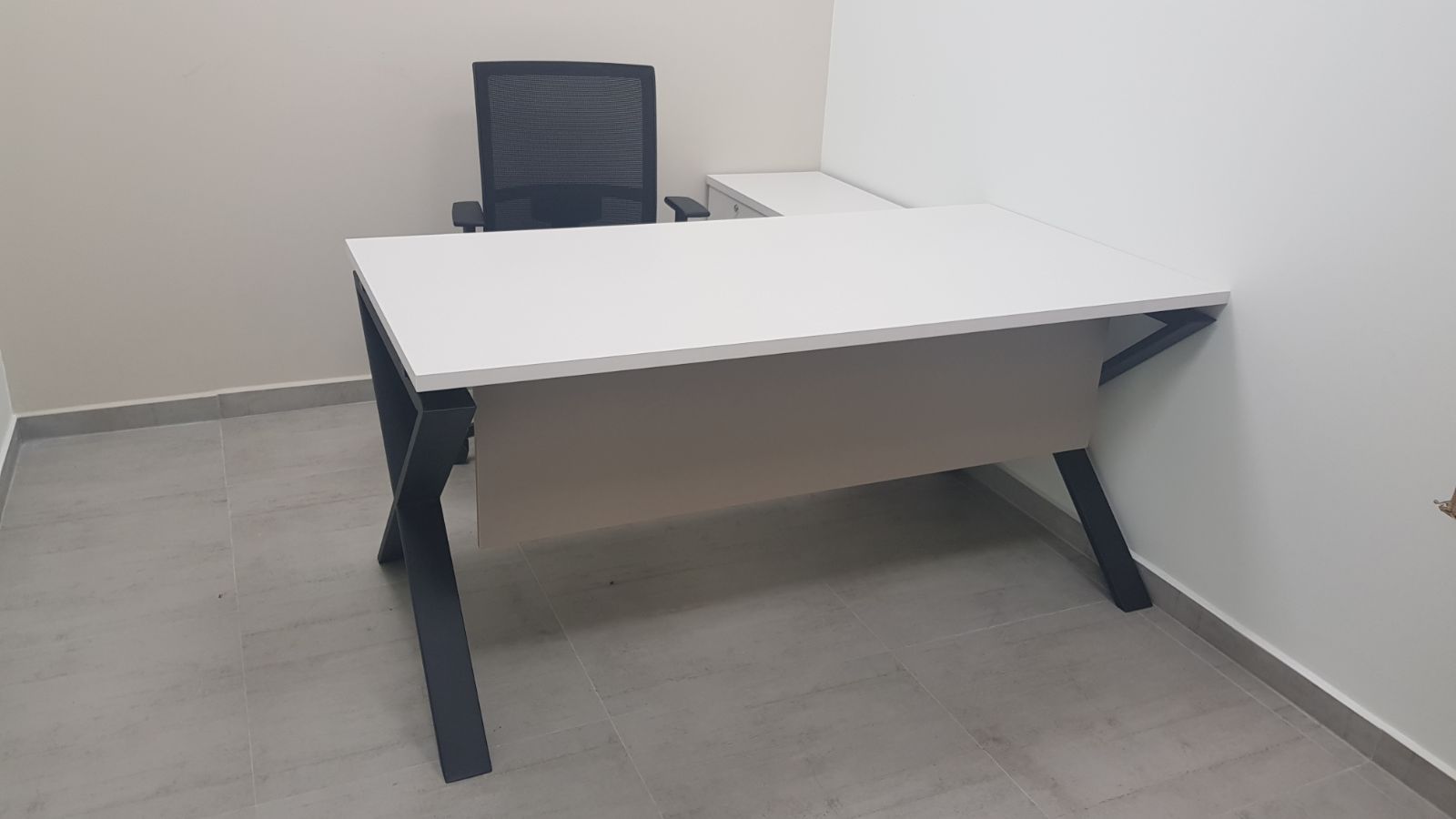 שולחן משרדי למנהלים בעיצוב חדשני דגם DEXA