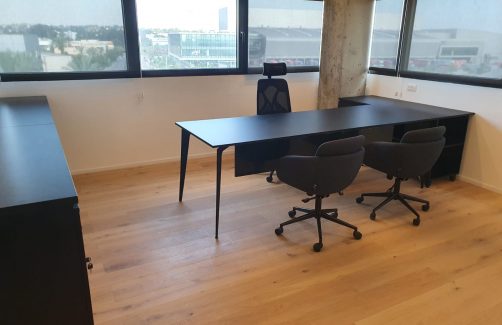 שולחן מנהלים