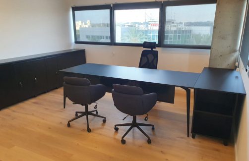 שולחן מנהלים