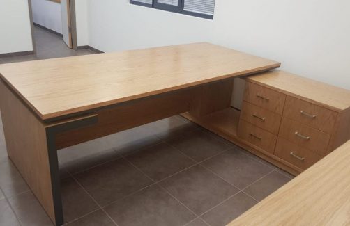 שולחן מנהלים